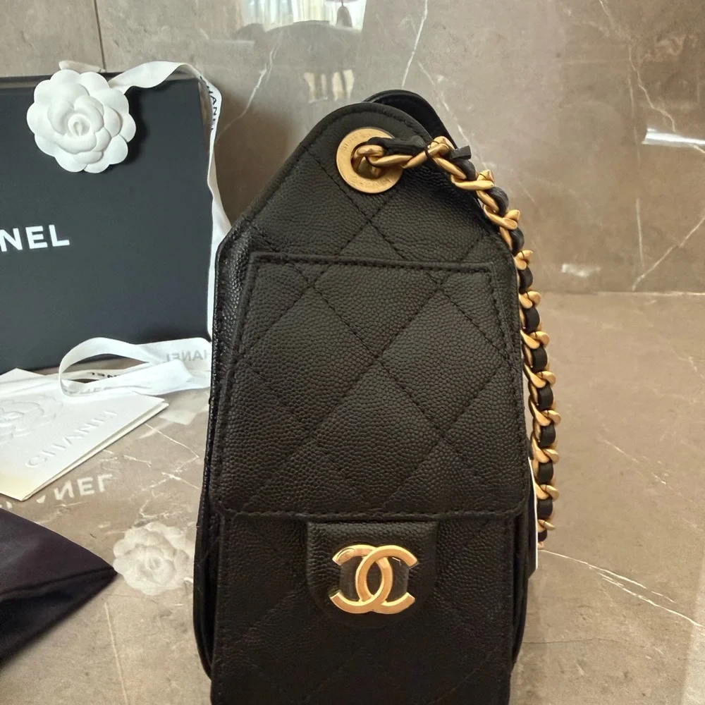 Chanel mini 25 Black caviar Quilted Shoulder Bag with Gold Chain! 100% AUTHENTIC - Picture 5 of 10